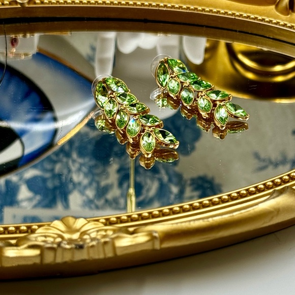 🆕 OSCAR DE LA RENTA 🧿 NWOT Crystal Leaves Drop Earrings, Green Gemstone - Picture 4 of 15